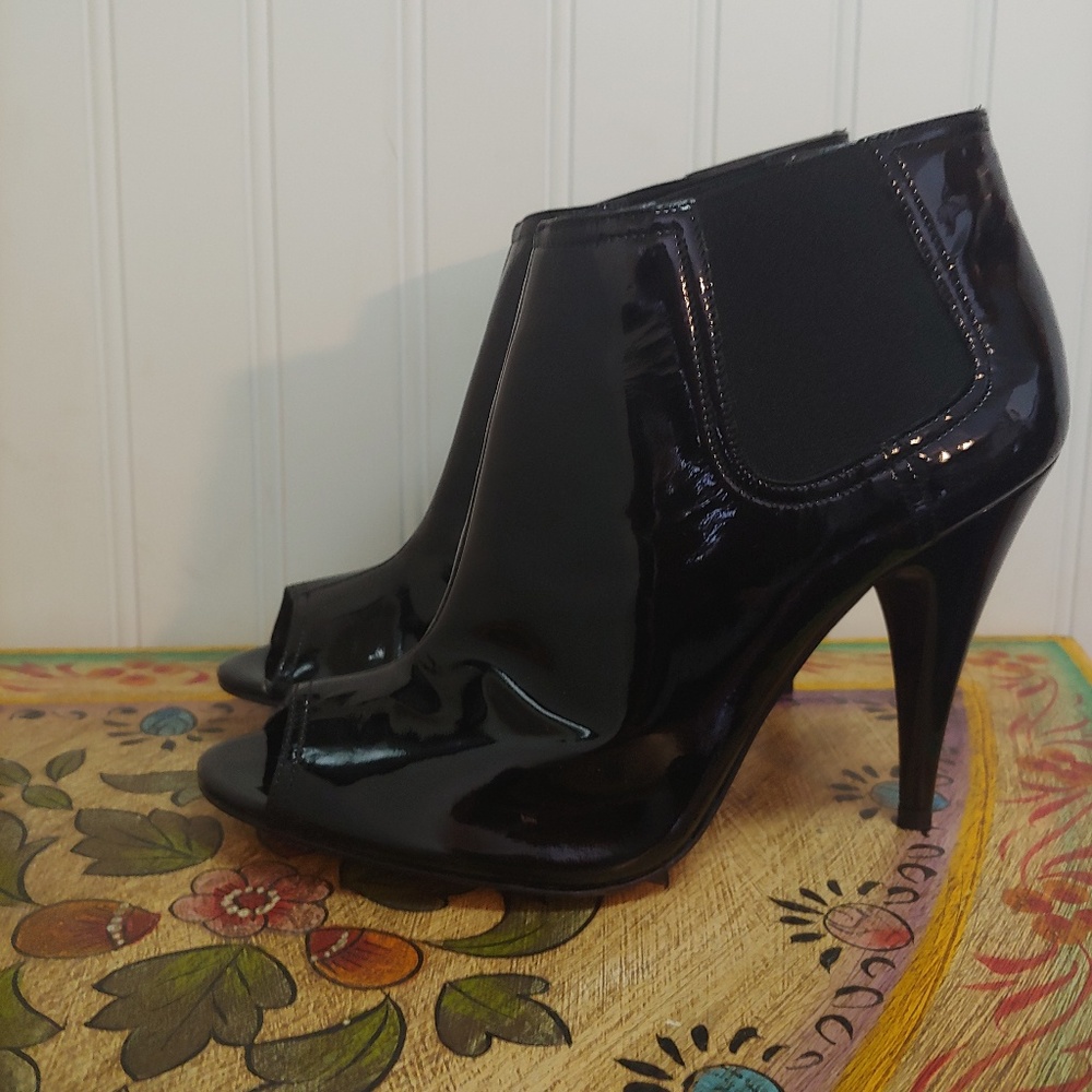 🥀Michael Kors Peep Toe Ankle Boots